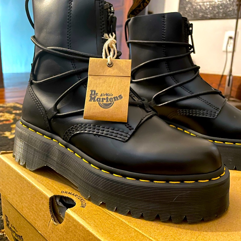 Dr. martens size 8 Jarrick II(Black)